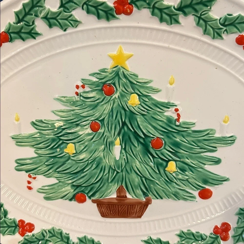 Vintage Japanese Ceramic Christmas Tree Platter with Holly Design 18” x 14” - Picture 4 of 6